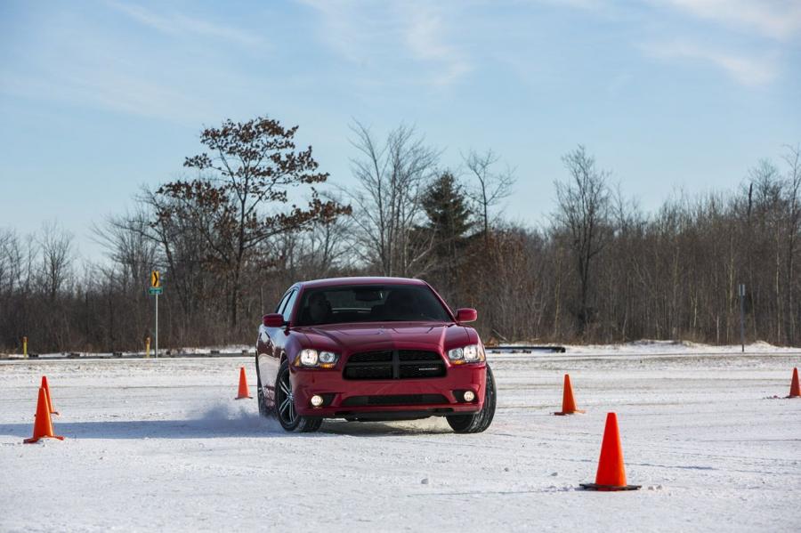  Dodge Charger AWD Sport 2013 года  (фото 12 из 50)